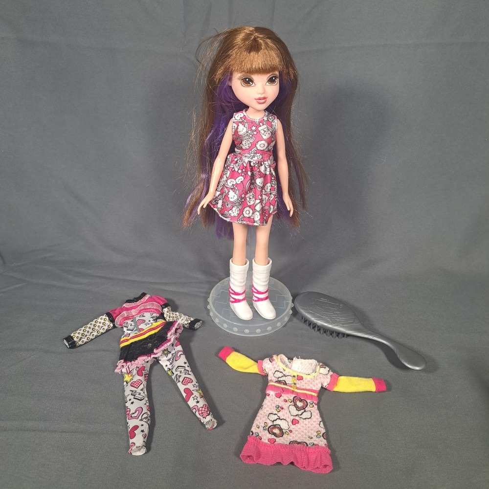 Moxie‎ Girlz Ida Fashion Doll Brunette Purple Art-Titude 3 Outfits Doll Brush
